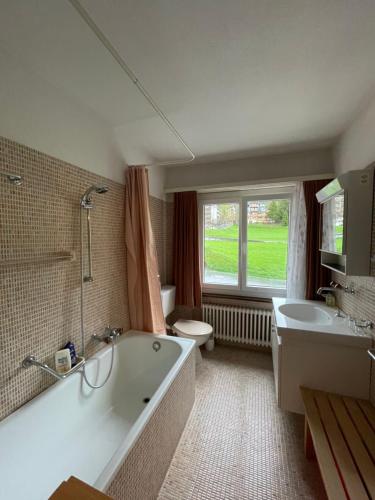 Koupelna v ubytování Ideally located 3.5 rooms flat