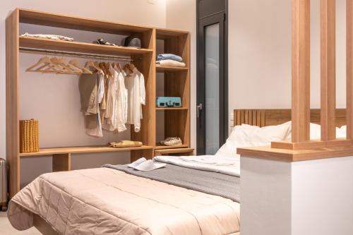 a bedroom with a bed and a closet at Casatino Villas in Kalianeika