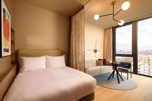 Postel nebo postele na pokoji v ubytování Adina Apartment Hotel Geneva