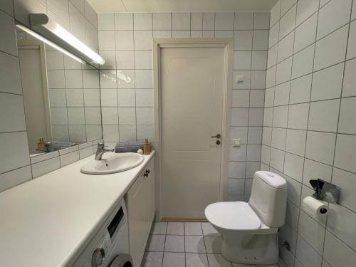 Gallery image of Romslig og sjønært feriehus på Nøtholmen in Strömstad