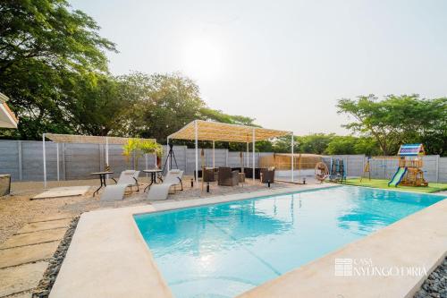 Бассейн в Bungalow with private pool only 15min from Tamarindo Beach или поблизости