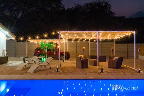Бассейн в Bungalow with private pool only 15min from Tamarindo Beach или поблизости