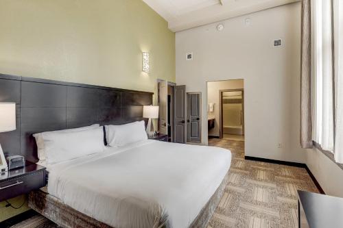 Staybridge Suites Baltimore - Inner Harbor, an IHG Hotel Image
