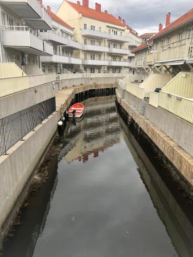 Gallery image of Romslig og sjønært feriehus på Nøtholmen in Strömstad