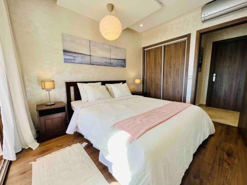 Ein Bett oder Betten in einem Zimmer der Unterkunft DreamParc - Vue sur Mer et Parc Securite 24H