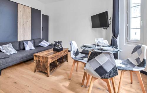Ein Sitzbereich in der Unterkunft Gorgeous Apartment In Trouville-sur-mer With Wifi