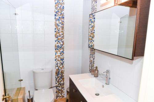 Bilik mandi di Ryalos Villas