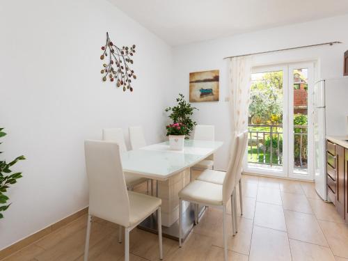 Apartments with parking space Porec - 6922