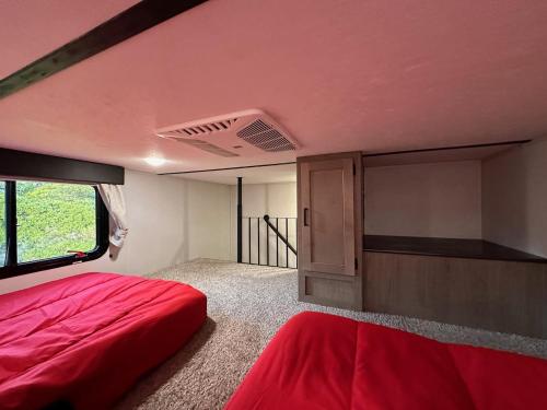 Llit o llits en una habitació de Temecula Hilltop View Glamping Next To Wineries