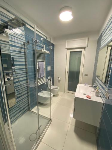 a bathroom with a shower and a sink and a toilet at Simon's House in Volla