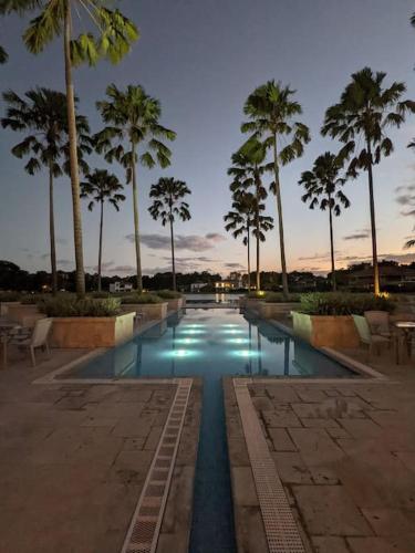 Kolam renang di atau dekat dengan Modern - Marina View Balcony - Exquisite Pool - Sleeps 6