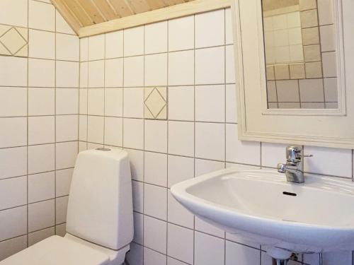 a bathroom with a toilet and a sink at Holiday home HÄLLEVADSHOLM II in Hällevadsholm