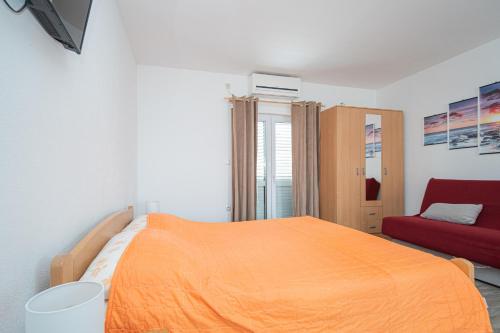 Posteľ alebo postele v izbe v ubytovaní Apartments by the sea Tkon, Pasman - 17360