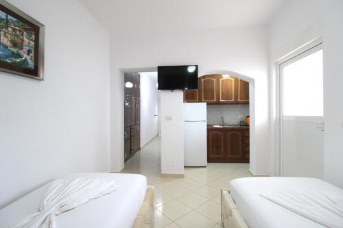 Ein Bett oder Betten in einem Zimmer der Unterkunft Seaside Vila Genti Pollo