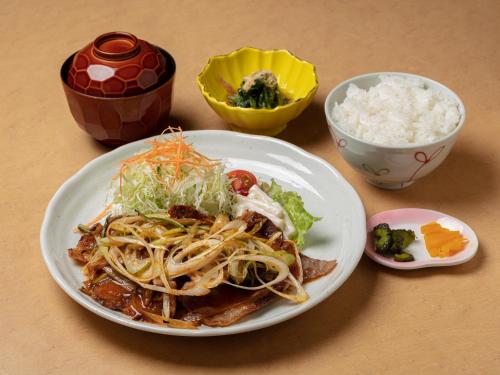 Makanan di atau berdekatan hotel