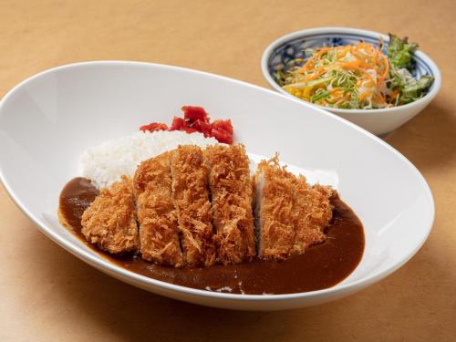 Makanan di atau berdekatan hotel