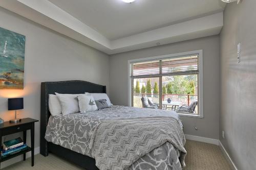 a bedroom with a bed and a window at Stay In The Okanagan - Copper Sky, West Kelowna in West Kelowna