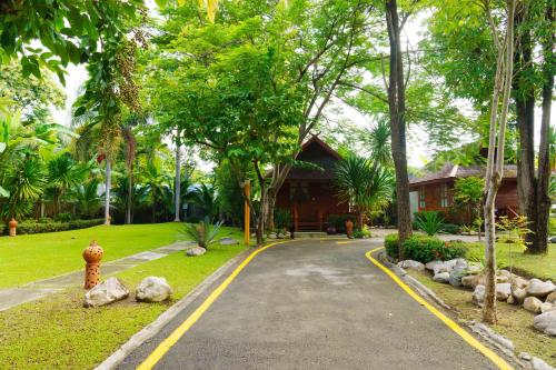 a road in front of a house with a fire hydrant at Doi Inthanon View Resort in Chom Thong