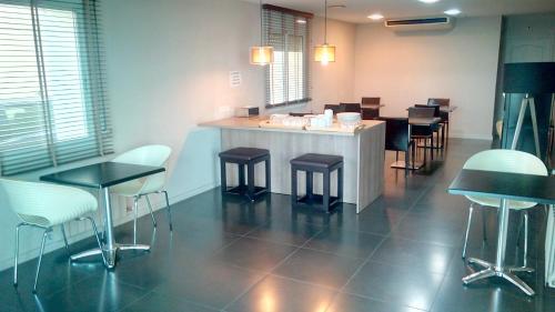 a waiting room with a counter with chairs and tables at Vila De Premiá in Premiá de Mar
