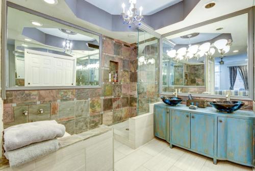 a bathroom with two sinks and a mirror at Step into the French Quarter in New Orleans