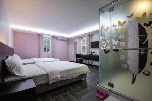Una cama o camas en una habitación de S Hotel Seberang Jaya