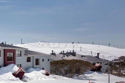 a group of people on a snow covered ski slope at Lawlers 31 in Mount Hotham