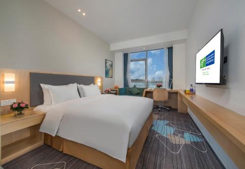 Μια τηλεόραση ή/και κέντρο ψυχαγωγίας στο Holiday Inn Express - Yantai YEDA by IHG