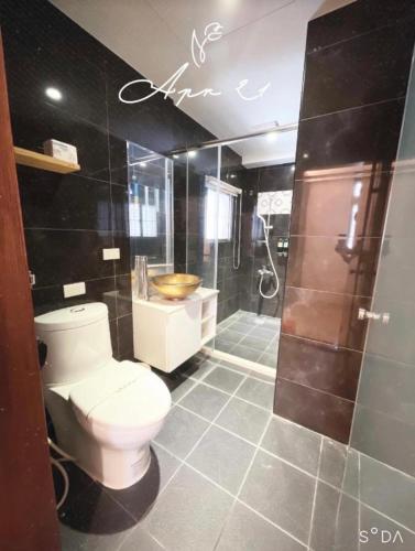 a bathroom with a toilet and a shower at 吐司禾民宿 in Wujie