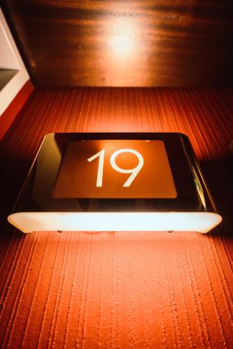 a digital clock sitting on top of a wooden floor at Design Hotel Euskirchen in Euskirchen
