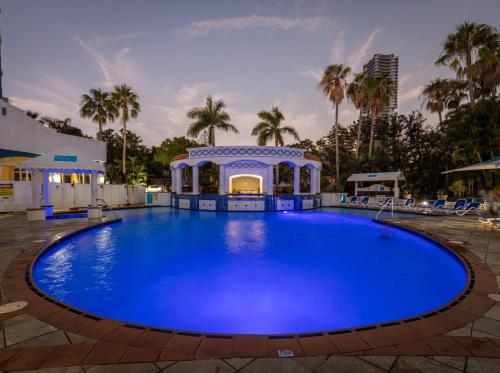 Bazén v ubytování Bel Air on Broadbeach - Official nebo v jeho okolí