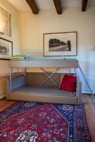 a bunk bed in a room with a rug at La TORRETTA Studios & Suite in Lesa