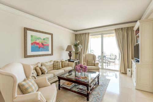 Buckingham & Lloyds - Cannes photo 29