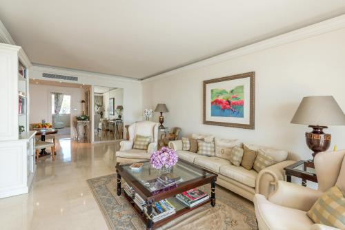 Buckingham & Lloyds - Cannes photo 30