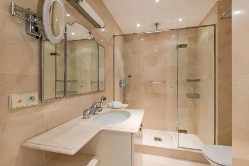 Buckingham & Lloyds - Cannes photo 22