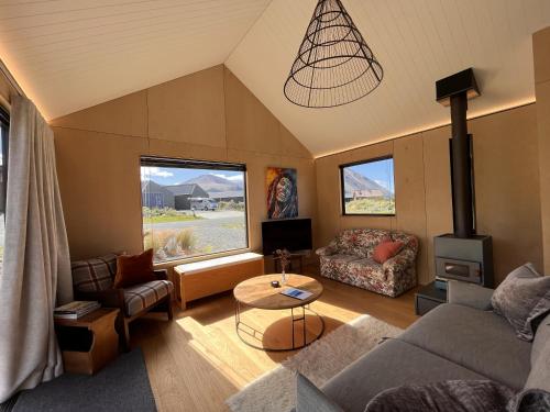 Backcountry hut with a modern twistにあるシーティングエリア