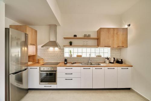 A kitchen or kitchenette at Friday Collection
