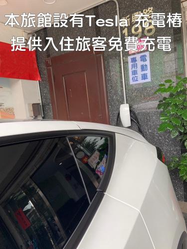 a white car parked in front of a door at Chang Ti Metropolis Commercial Hotel in Zhongli