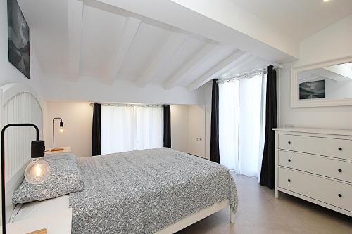 En eller flere senge i et værelse på Villa Green House