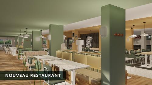 un rendu d'un restaurant avec des tables et des chaises dans l'établissement Belambra Clubs Belgodère - Golfe de Lozari, à Belgodère