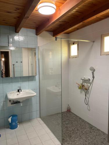 Ένα μπάνιο στο Villa 5 Pieces 140M2 grande piscine vue époustouflante proche plage du Rupione Pietrosella