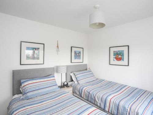 two beds sitting next to each other in a bedroom at 2 Y Bont in Pentraeth