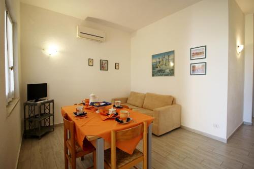 Χώρος καθιστικού στο Case vacanza Baiazzurra