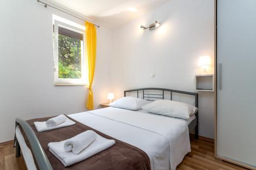 Apartments with parking space Baska, Krk - 11933