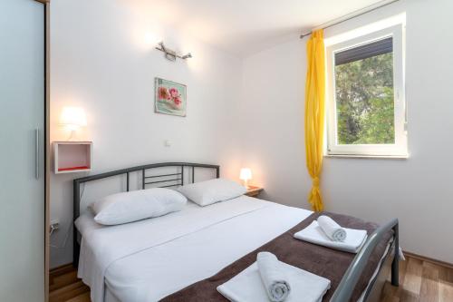 Apartments with parking space Baska, Krk - 11933