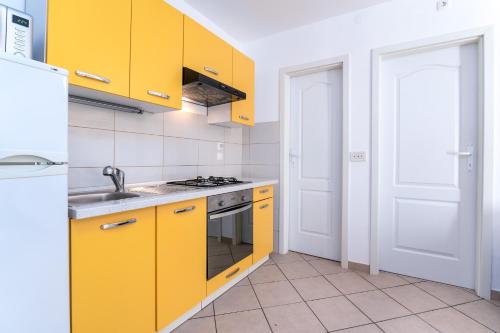 Apartments with parking space Baska, Krk - 11933