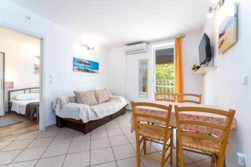 Apartments with parking space Baska, Krk - 11933