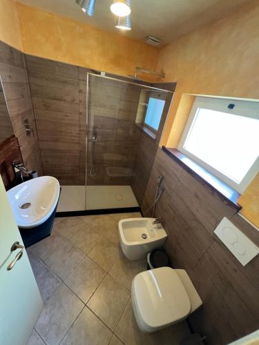 a bathroom with a toilet and a sink and a shower at Rivarola al Tempo Dei Castelli in Carasco
