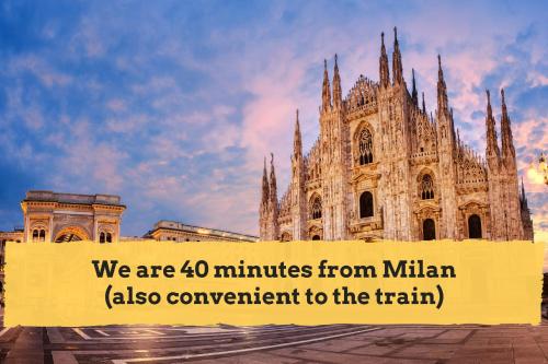a large cathedral with a sign in front of it at La Casa Nel Sole in Grandate