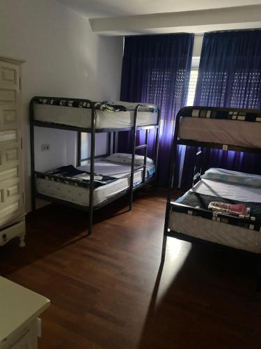 Katil atau katil-katil dalam bilik di Albergue Pensión Flavia