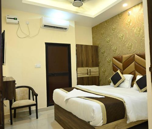 Llit o llits en una habitació de Hotel Glance Inn